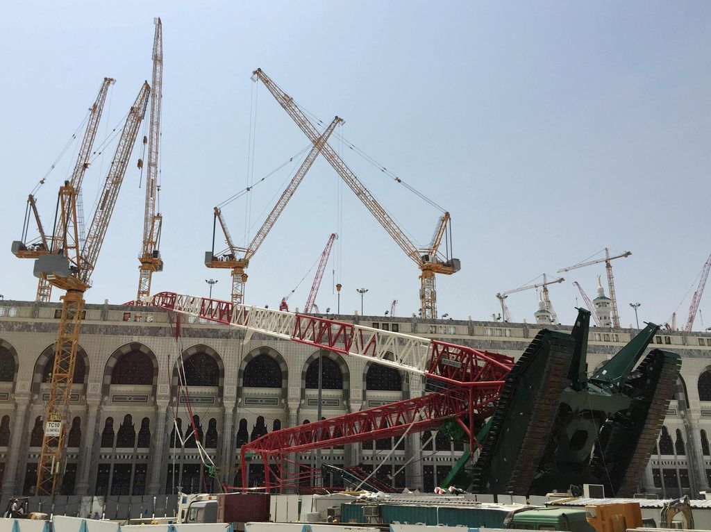 Warga Gowa Korban Crane Roboh Berharap Segera Terima Santunan Raja Salman Warga Gowa Korban Crane Roboh Berharap Segera Terima Santunan Raja Salman