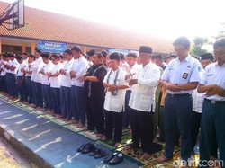 Guru dan Siswa SMAN 8 Bandung Gelar Salat Gaib untuk Adang Joppy