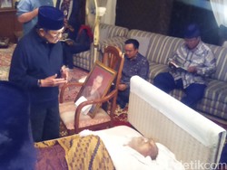 BJ Habibie: Ketemu Ali Wardhana Kayak Kiai dengan Jenggotnya