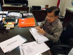 Wapres Panggil Mensesneg dan KSP Bahas Penanganan Asap