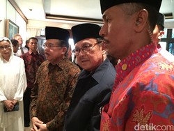 JK Tiba di Rumah Duka Almarhum Ali Wardhana