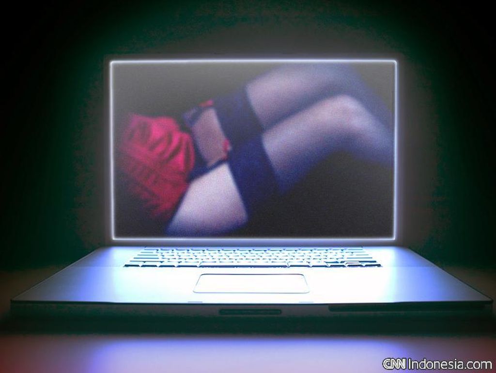 Nyetir Sambil Nonton Film Porno di HP, Berujung Kecelakaan Renggut Tiga Nyawa