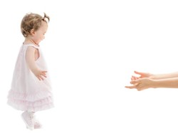 Anak Sudah Berumur 1 Tahun Tapi Belum Bisa Jalan, Apa yang Salah?