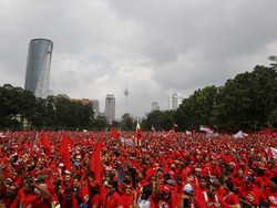 Dukung Pemerintah, Ribuan Demonstran Kaus Merah Banjiri Kuala Lumpur