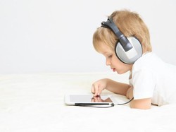 Anak Hobi Main Game Online? Pahami 2 Aturan Penting Yuk, Bun