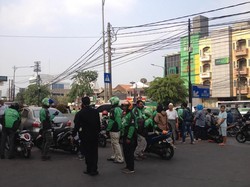 Massa Go-Jek Mulai Berkumpul di RS JMC Bertakziah ke Rekannya yang Tewas