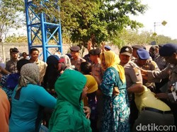 Ratusan Nelayan Demo Tuntut Kapal Jonggrang Tidak Ditangkap