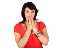 Makan Terburu-buru Sambil Ngobrol Picu Cegukan, Benarkah Demikian?