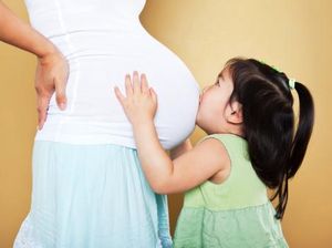 Saat Anak Bertanya Kok Adik Bayi Bisa Ada di Perut Bunda? Saat Anak Bertanya Kok Adik Bayi Bisa Ada di Perut Bunda?