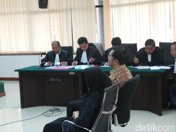 Bupati Empat Lawang dan Istrinya Didakwa Suap Akil Rp 15 Miliar