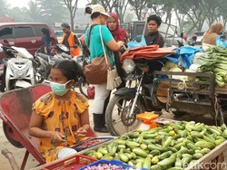 Jerit Pedagang Pasar Hirup Asap Kebakaran Lahan Tiap Hari