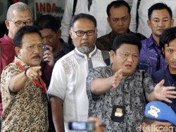 BW Tak Ditahan, Tinggalkan Kejari dan Disambut Takbir Koalisi Masyarakat Sipil