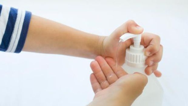 Saran Dokter Soal Cuci Tangan Pakai Air atau Hand Sanitizer