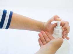Hati-hati, Jangan Sampai Anak Salahgunakan Hand Sanitizer