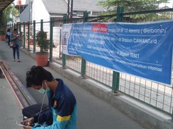 Commuter Line 12 Gerbong yang Mesti Bergeser Bila Ingin Turun, Merepotkan?