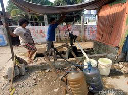 Video: Aksi Sang Legenda Pompa Dragon di Tengah Kepungan Modernitas Jakarta