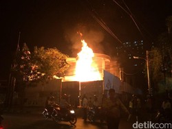 Kebakaran di Depan SPBU Cipondoh Tangerang, 7 Unit Damkar Diterjunkan
