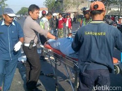 Motor Pasutri Tabrak Truk, Suami Tewas Istri Terluka