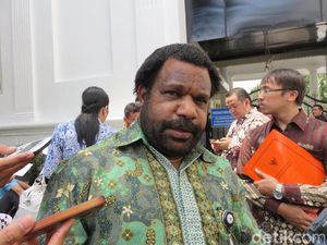 Lenis Kogoya Minta Aparat Tidak Gunakan Senjata Amankan Manokwari