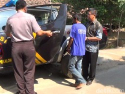 Pontang-panting Dikejar Warga, Pencuri Kambing Terjungkal dari Motor