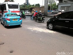 Bus yang Tabrak Pemotor di Slipi Sudah Dievakuasi, Lalin Normal Lagi