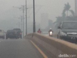 Pakailah Kacamata untuk Kurangi Risiko Mata Merah Akibat Kabut Asap
