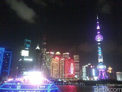Cantiknya Kota Shanghai dengan Kelap-kelip Lampu dari Sungai Huangpu