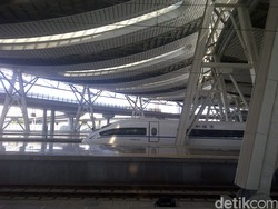 Mengintip Kemewahan Stasiun Kereta Cepat di Tiongkok