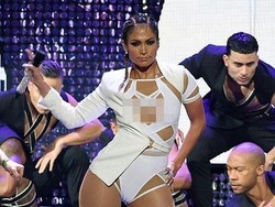 Jennifer Lopez Percaya Diri Pamer Bokong Seksi di Usia 46 Tahun