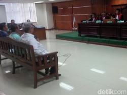 Protes Soal Blokir Rekening, Akil Mochtar Tolak Bersaksi di Pengadilan Tipikor