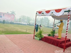 Upacara di Barsel Kalteng Dikepung Asap, Lapangan Gelap dan Pejabat Bermasker