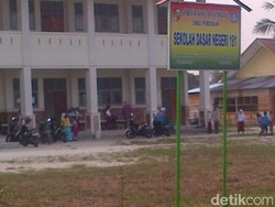Cuaca Cerah di Pekanbaru, Siswa Kembali Masuk Sekolah