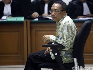 Dituntut 9 Tahun Bui, Jero Wacik Memohon Dibebaskan Hakim Dituntut 9 Tahun Bui, Jero Wacik Memohon Dibebaskan Hakim