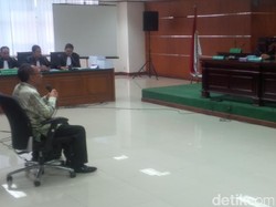 Sidang Perdana, Jero Wacik Didampingi Pengacara yang Juga Sekjen Demokrat
