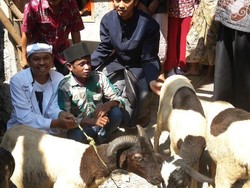 Orang Miskin di Purwakarta Tak Perlu Antre, Daging Kurban Diantar ke Rumah