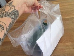 Keguguran, Janin Wanita Ini Ditaruh di Kotak dan Kantong Plastik