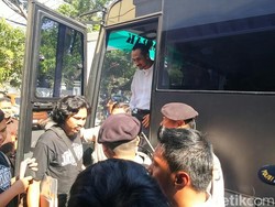 Abraham Samad Dilimpahkan ke Kejari Makassar dengan Pengawalan Ketat Polisi