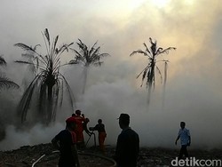 Asap Kebakaran di Kebagusan Kian Pekat