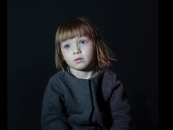 Unik, Fotografer Ini Potret Ekspresi Anak ketika Menonton TV