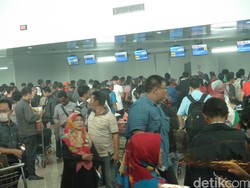 Penerbangan Terganggu Asap, Ribuan Calon Penumpang di Supadio Telantar