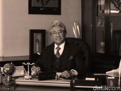 Berduka Cita, Ruhut Kisahkan Kenangan Manis Bersama Adnan Buyung