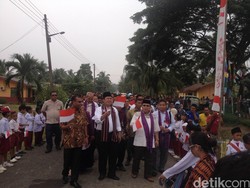 Tiba di Sekolah TKI di Malaysia, BNP2TKI Disambut Kibaran Merah Putih