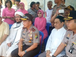 Disambut FPI di Kampung Pulo, Kapolda Metro Sumbang Hewan Kurban