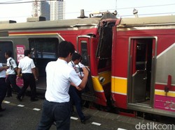 Penumpang: Pintu Kereta Baru Ditutup, Lalu Brak Ditabrak dari Belakang