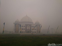 Asap Pekat Terus Selimuti Palangkaraya, Warga Waswas