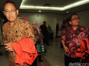 Penyuap Akil Mochtar di Pilkada Lebak Dieksekusi ke Lapas Sukamiskin Penyuap Akil Mochtar di Pilkada Lebak Dieksekusi ke Lapas Sukamiskin