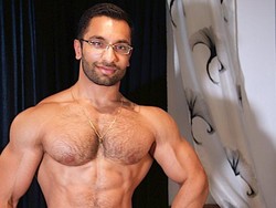 Sudah Punya Tubuh Sebesar Ini, Pradeep Masih Saja Merasa Kecil