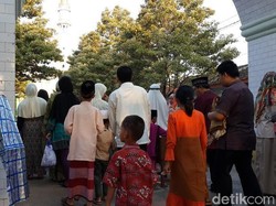 Kisah Susilo, Pedagang Tikar Musiman Saat Idul Adha di Pacitan