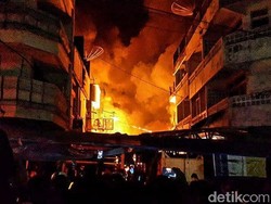 Sudah 5 Jam Api di Pasar Pelita Kota Sukabumi Masih Berkobar