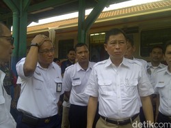Jonan: Untuk Jam Sibuk, KRL Tak Boleh Dibawa Asisten Masinis